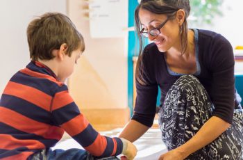 Por que uma simples conversa poderá melhorar o ambiente em sua sala de aula